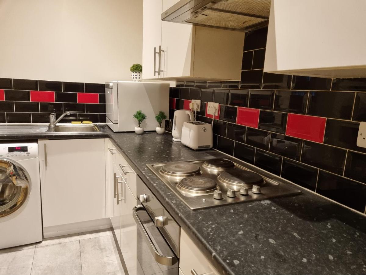 Luxury In Centre 6 Beds 3 Toliet W Private Parking Holiday home Southampton