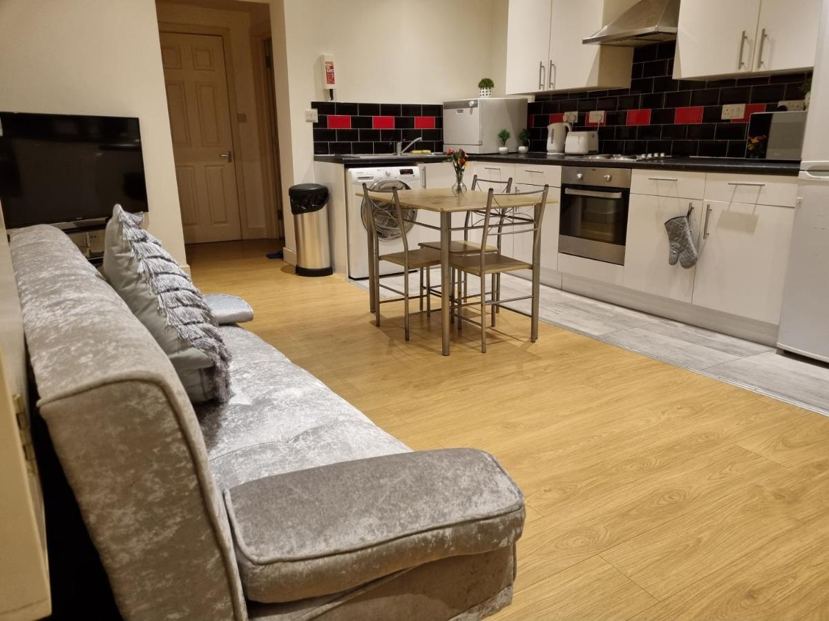 Holiday home Luxury In Centre 6 Beds 3 Toliet W Private Parking